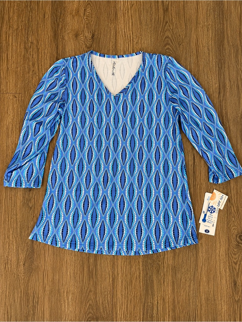 Lulu-B NWT Blue Geometric V-Neck Long Sleeve UPF 50+ Top S